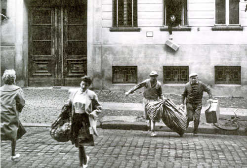 BERLÍN08 (134) 5075 persones van passar el mur